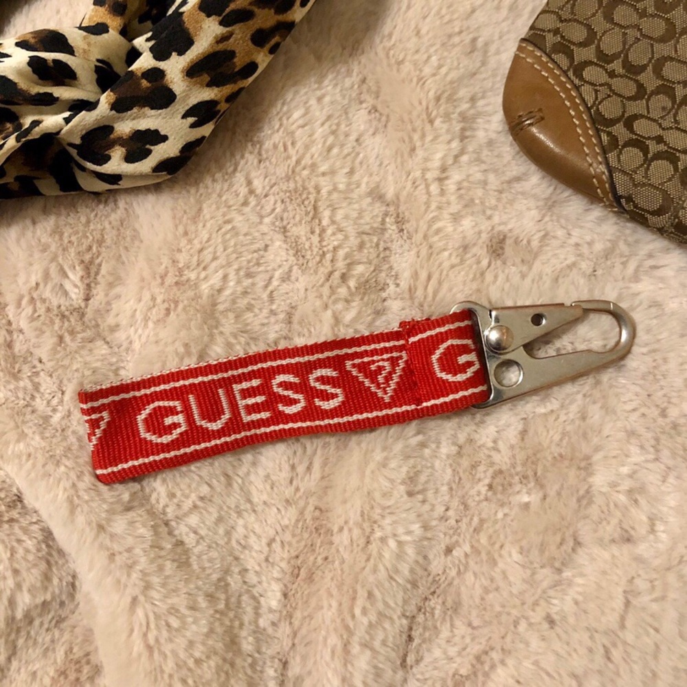 GUESS KEYCHAIN